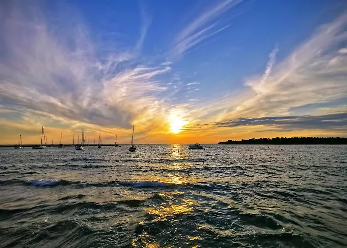 Emily Deluxe Superior 5 Star Studio Apartment, Your Piece Of Heaven With Sea & Park View