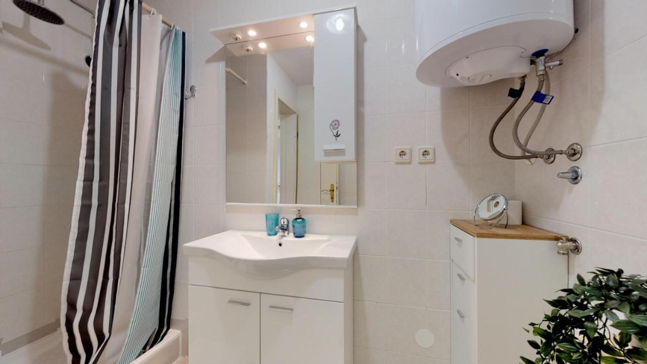 Emily Deluxe Superior 5 Star Apartment, Your Piece Of Heaven With Sea & Park View * Novigrad Istria